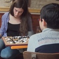 Catherine joue contre Louis.